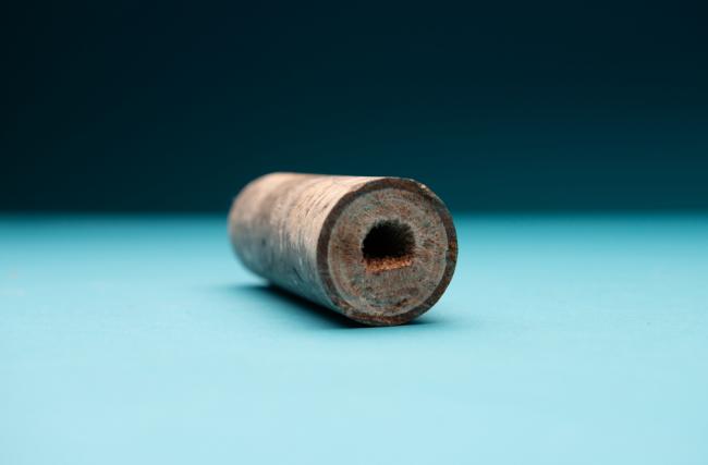 Kalk reagiert auf Strom